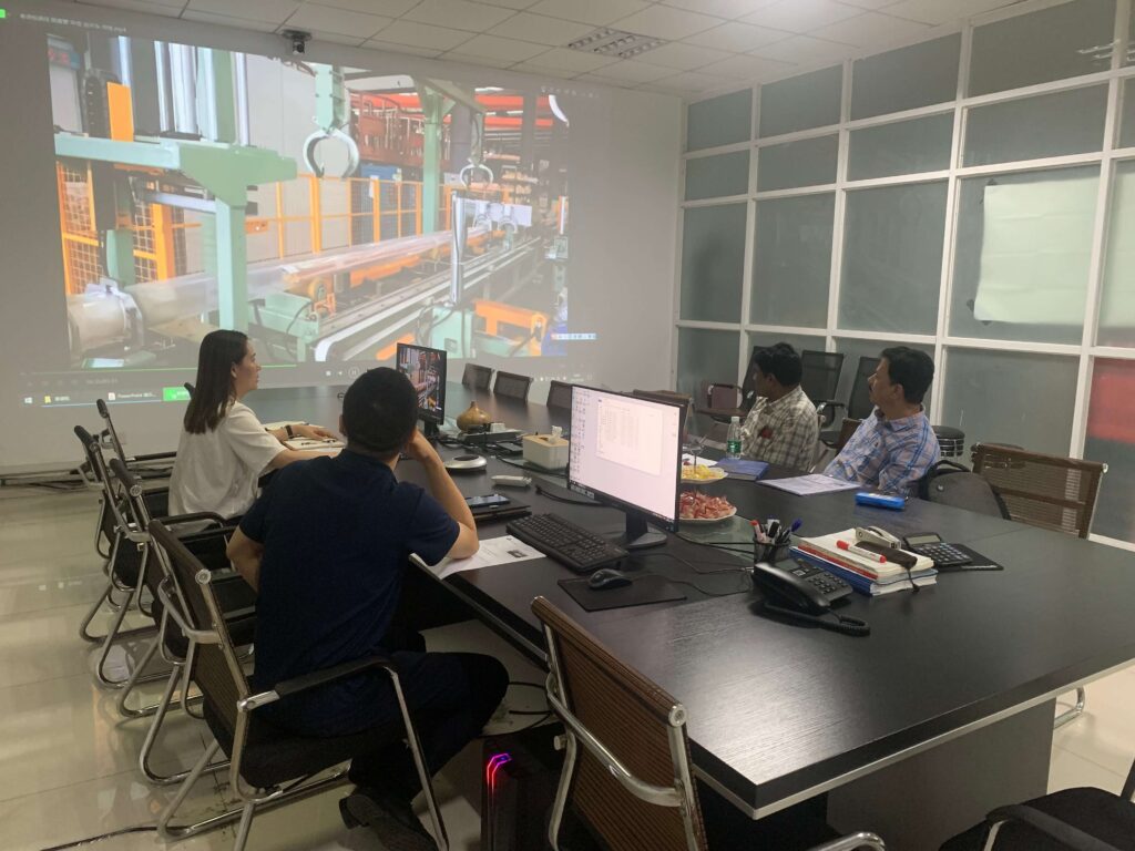 Indian clients visit the Jinglin factory.2